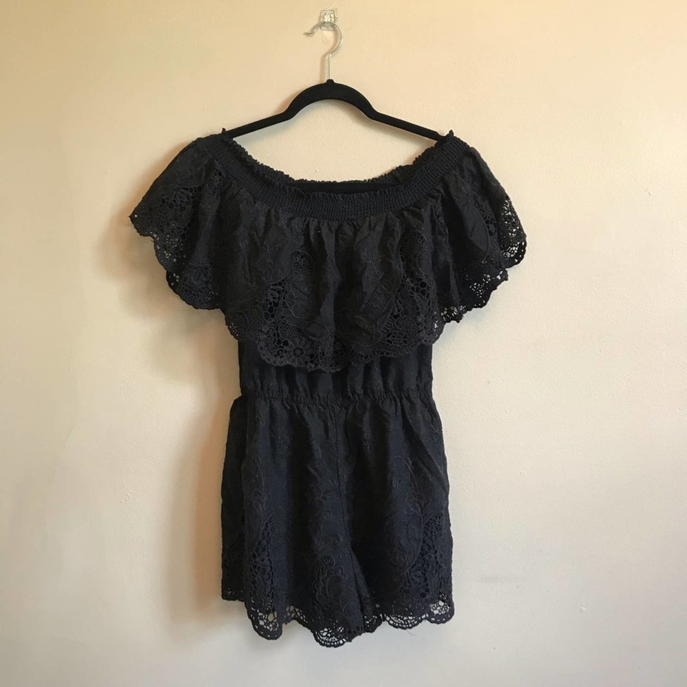 Abercrombie and Fitch S black romper lace floral ruffle